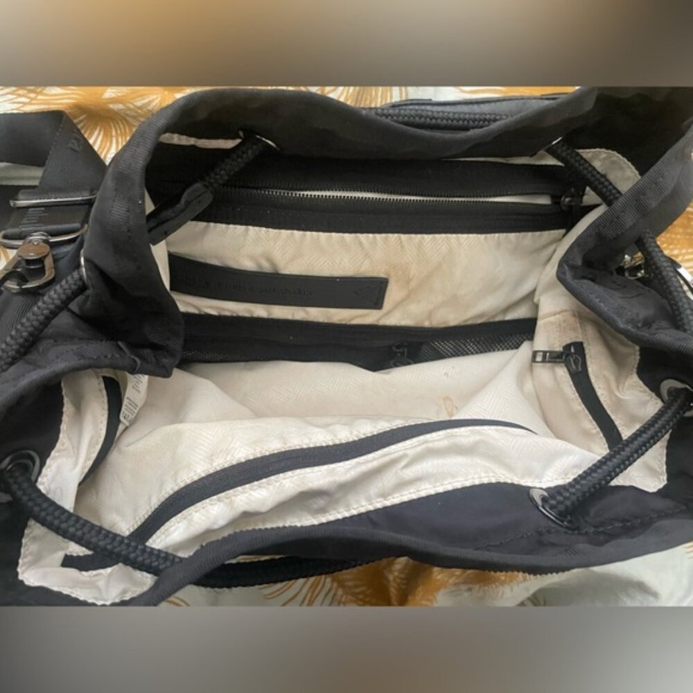 Lululemon Method bucket bag as is - Picture 7 of 7